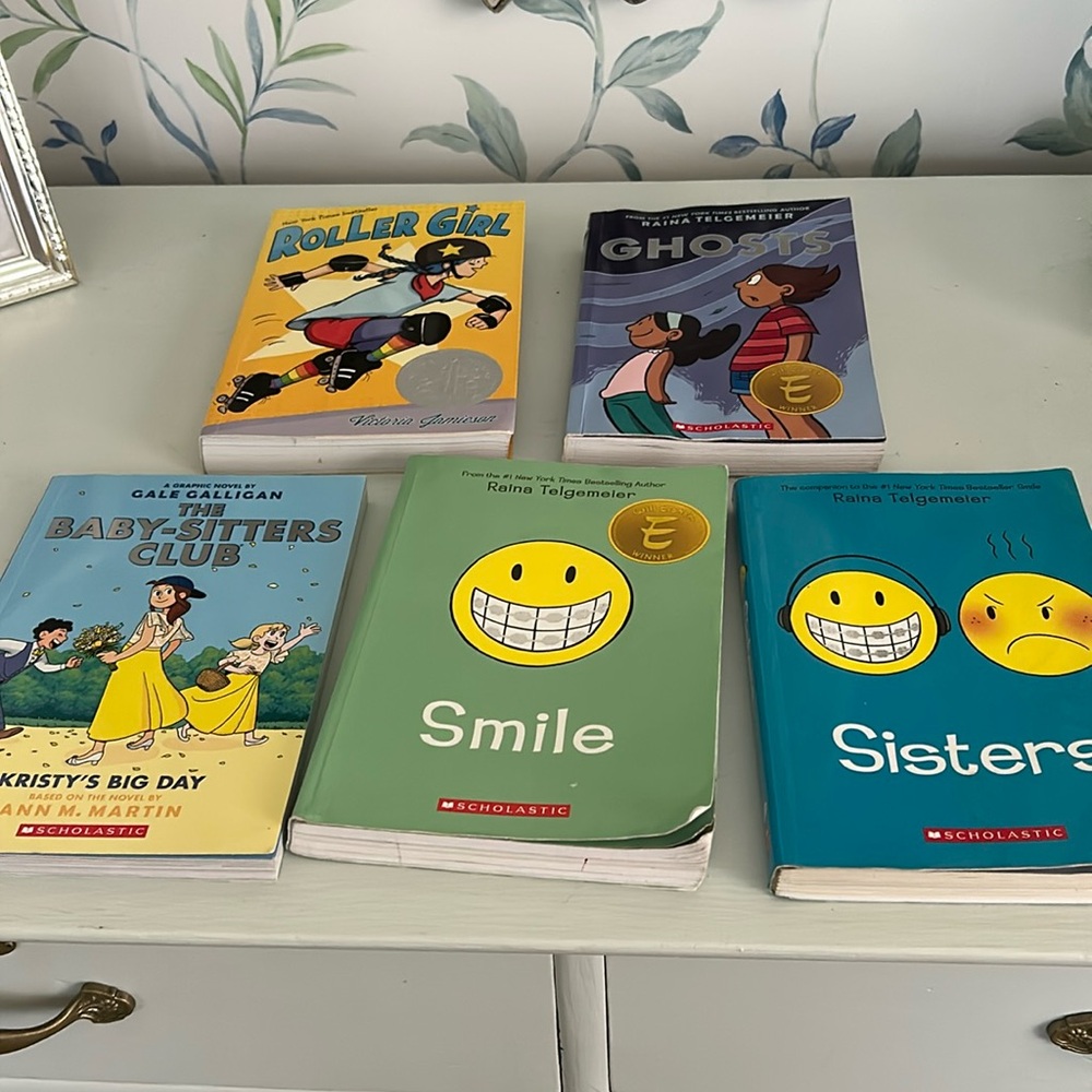 Five Graphic Middle school age novels. In very good condition.